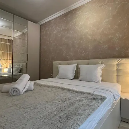 Chic Luxury Escape Close To Kapana Area Апартаменты *