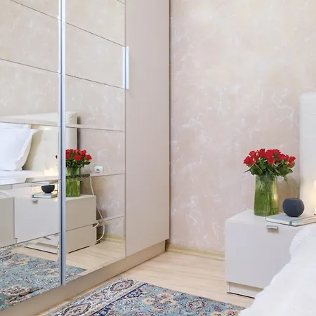 Chic Luxury Escape Close To Kapana Area Апартаменты *